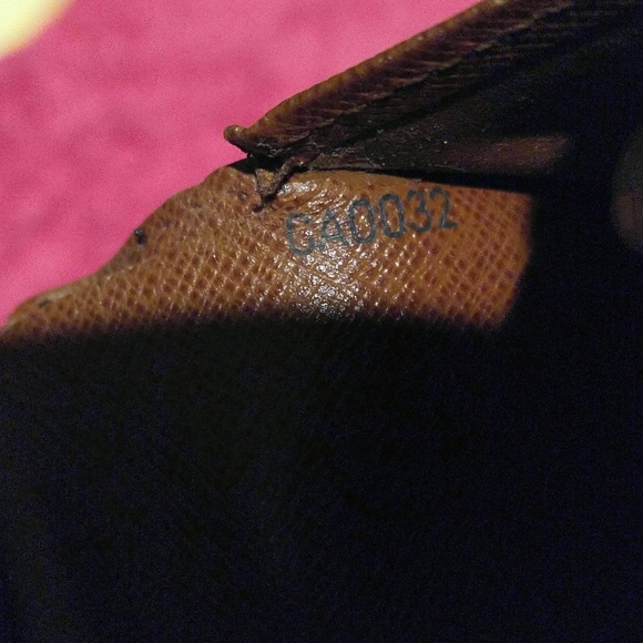 Louis Vuitton Viennois Bifold Wallet - Picture 8 of 8